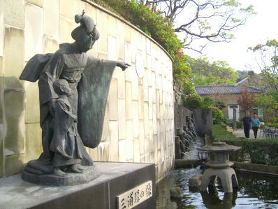 三浦環の像　（長崎グラバー園）