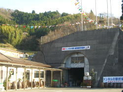 トンネルの駅（焼酎貯蔵庫）